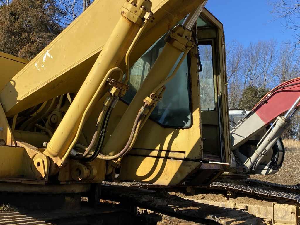 Caterpillar 235 Excavator