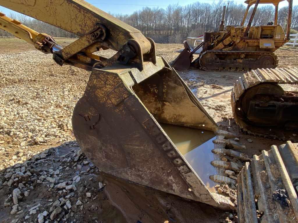 Caterpillar 235 Excavator