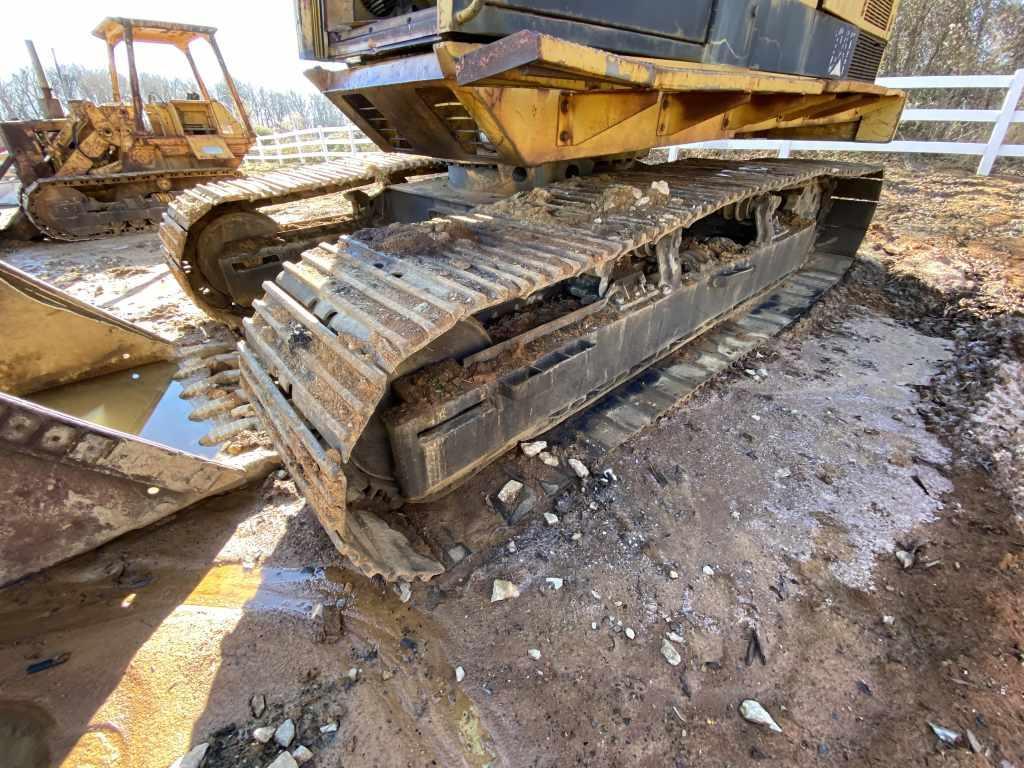 Caterpillar 235 Excavator