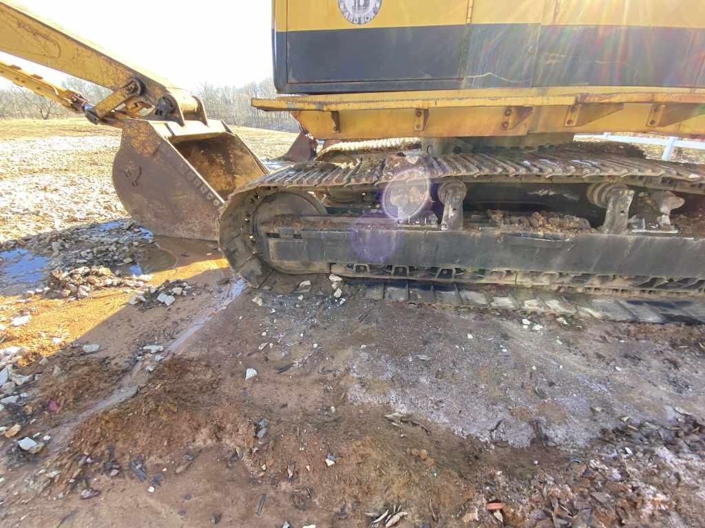 Caterpillar 235 Excavator