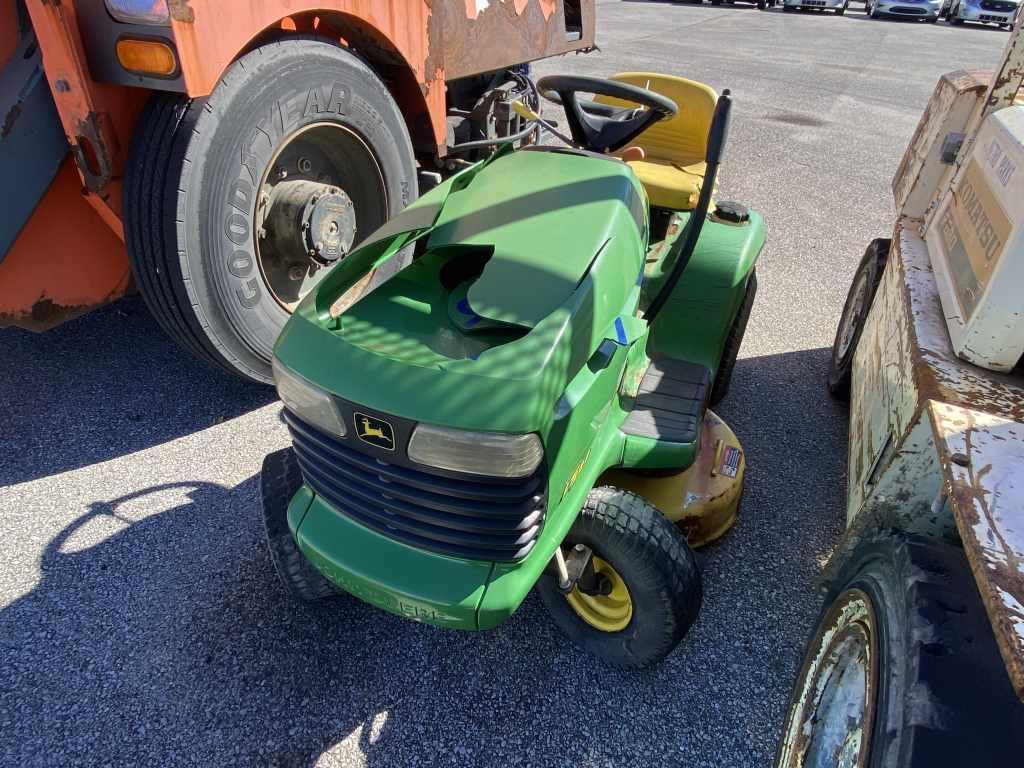 John Deere Riding Lawn Mower
