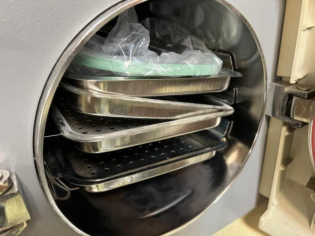 tuttnauer 2340MK Autoclave w/Trays