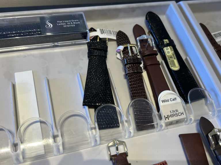 Hirsch Revolving Watch Band Display Case