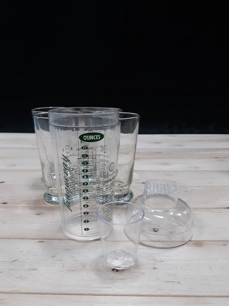 Pilsner 1/2-Size/ Cocktail Glasses (4) + Shaker