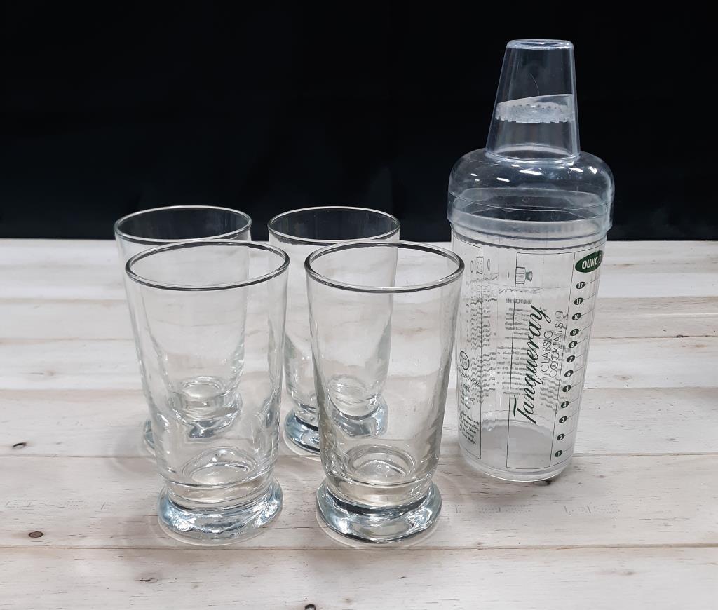 Pilsner 1/2-Size/ Cocktail Glasses (4) + Shaker