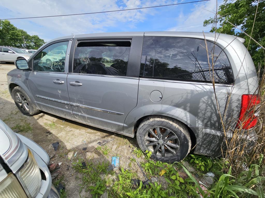 2014 Chrysler Town and Country Tow# 13984