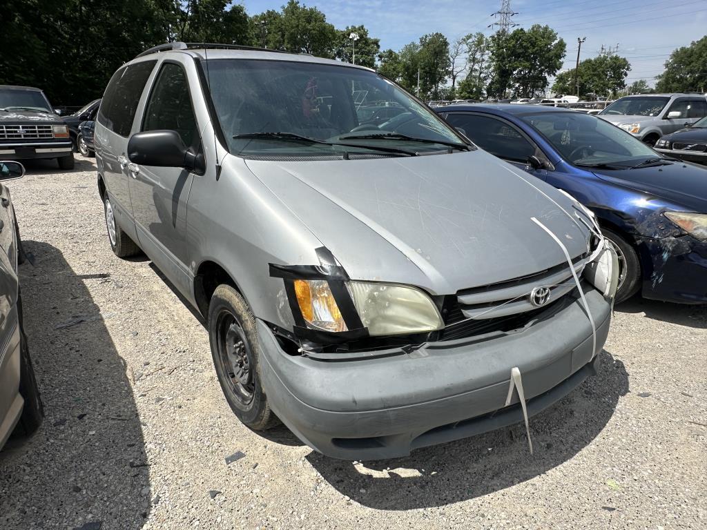 2001 Toyota Sienna Tow# 14154