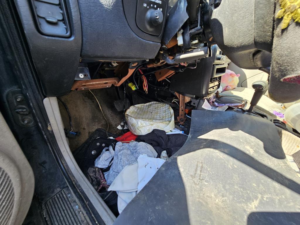 1997 Saturn SC1 Tow# 15823