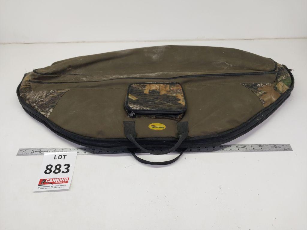 Camo compound bow with arrows and soft case