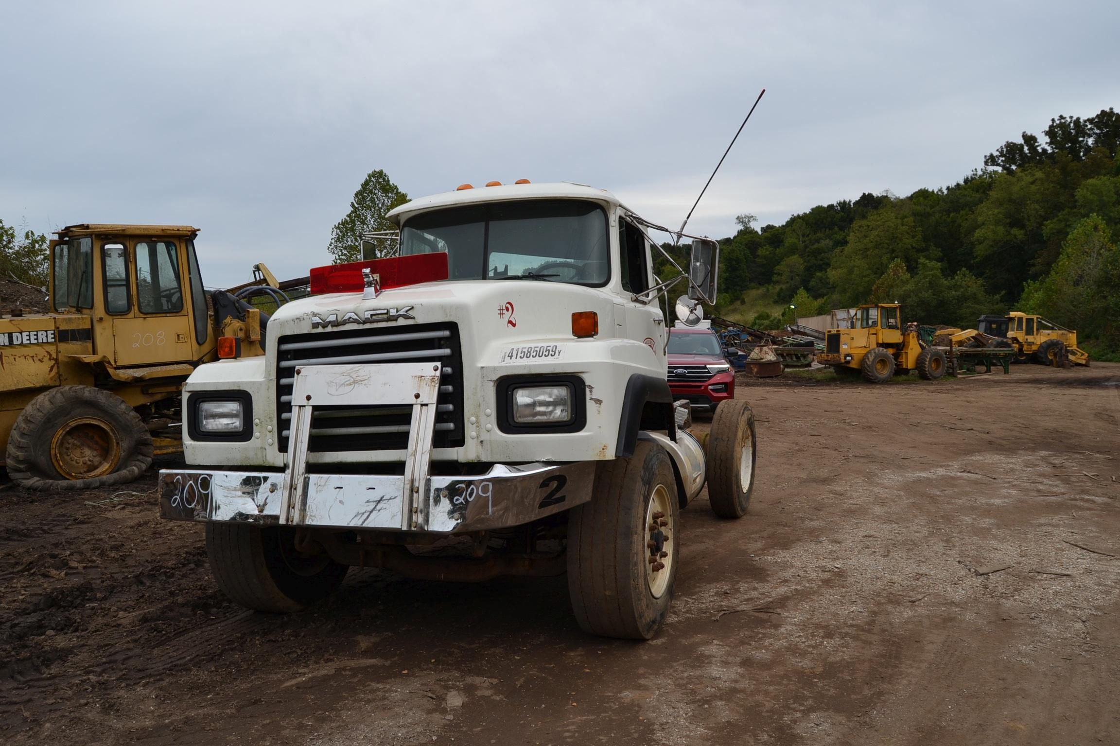 2002 MACK RD ROAD TRACTOR