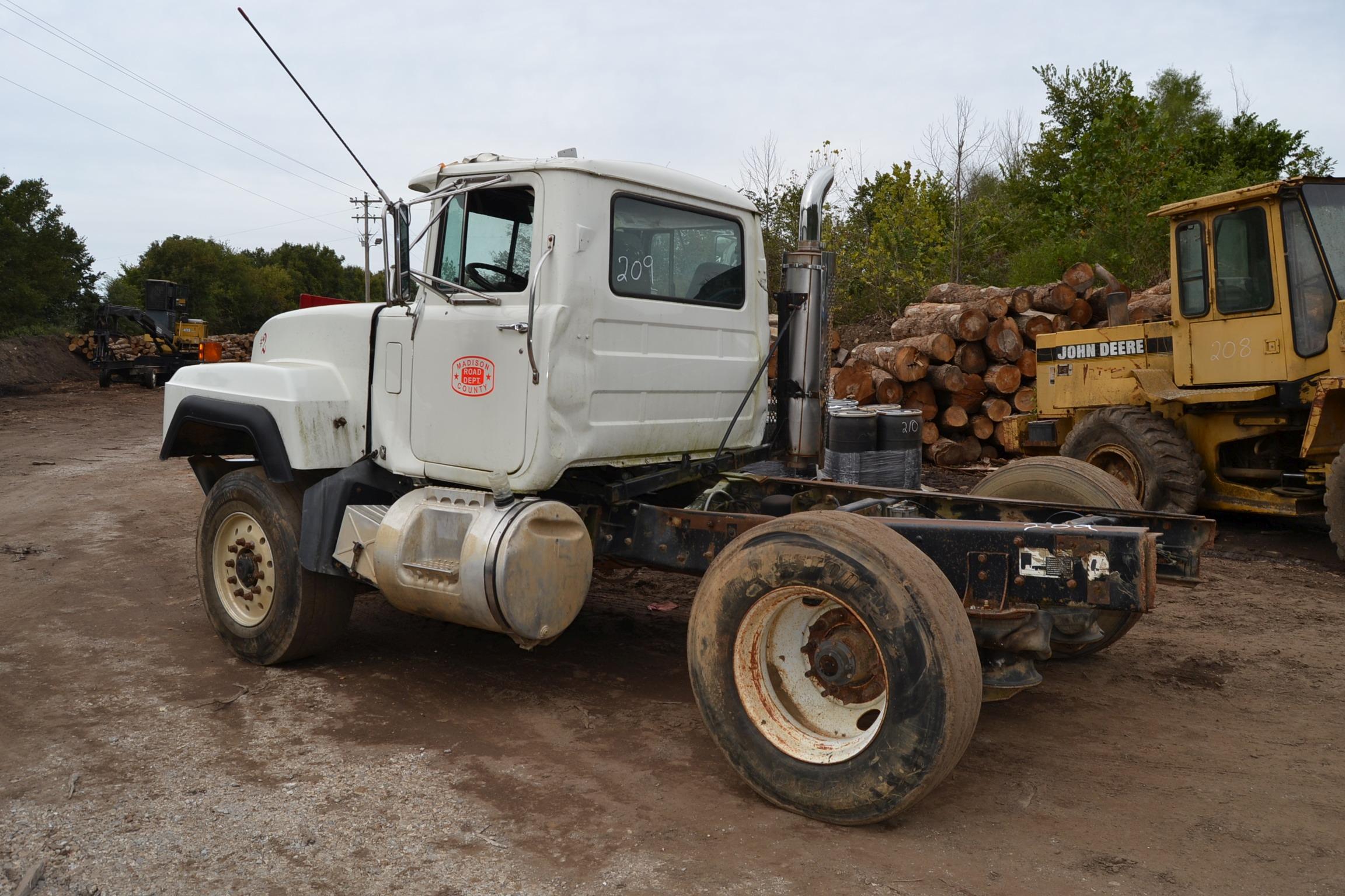 2002 MACK RD ROAD TRACTOR