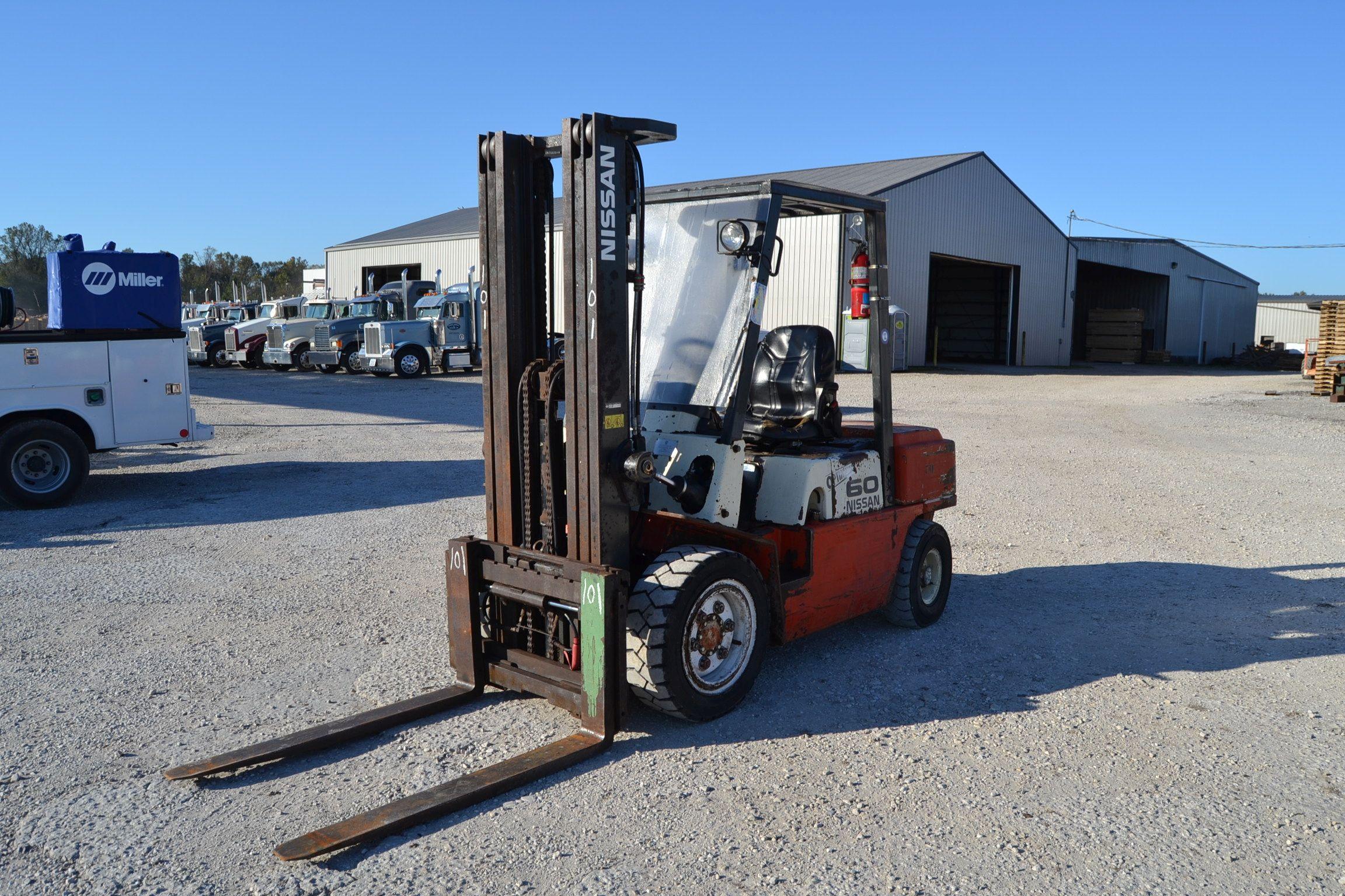 NISSAN MODEL 60 FORKLIFT