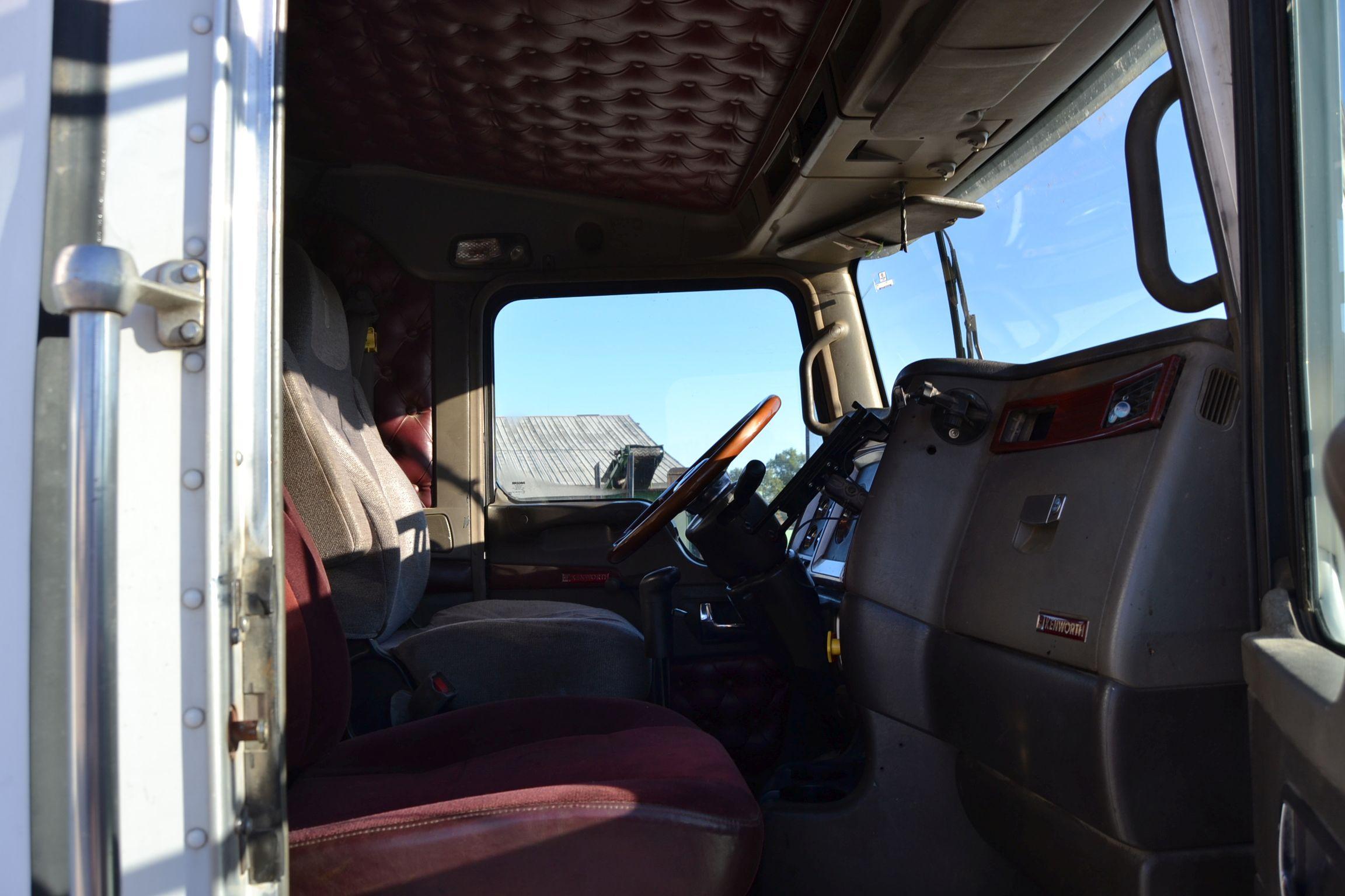 2006 KENWORTH DAY CAB ROAD TRACTOR