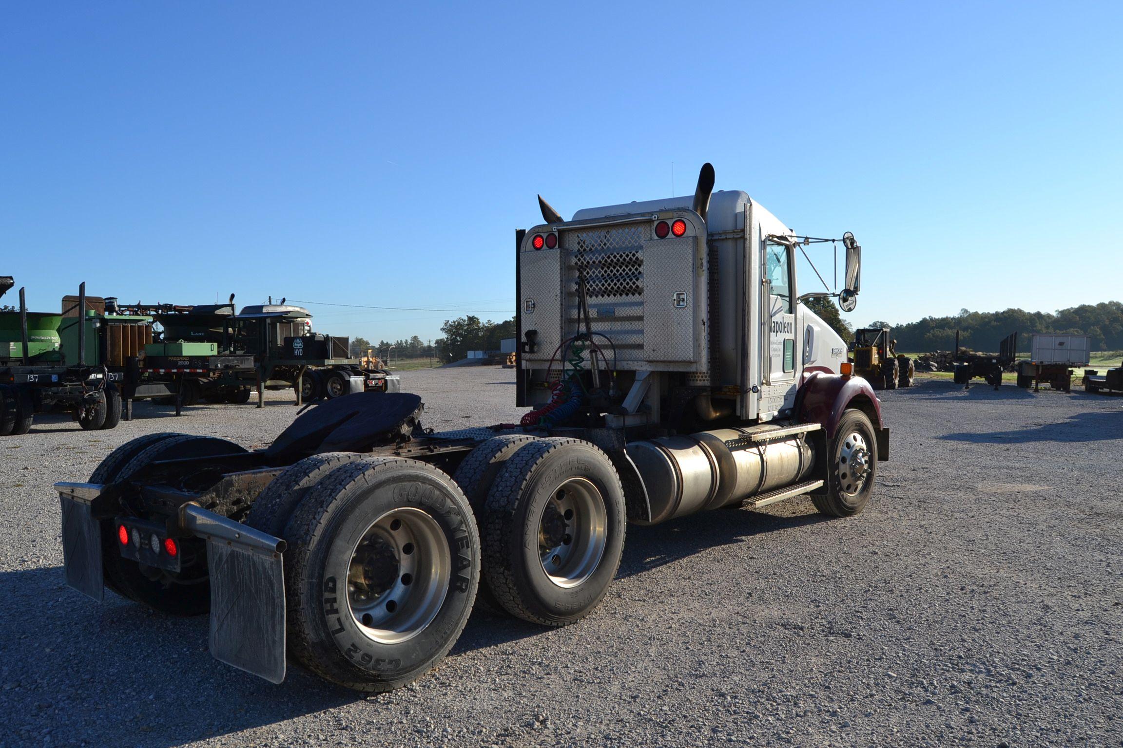 2006 KENWORTH DAY CAB ROAD TRACTOR