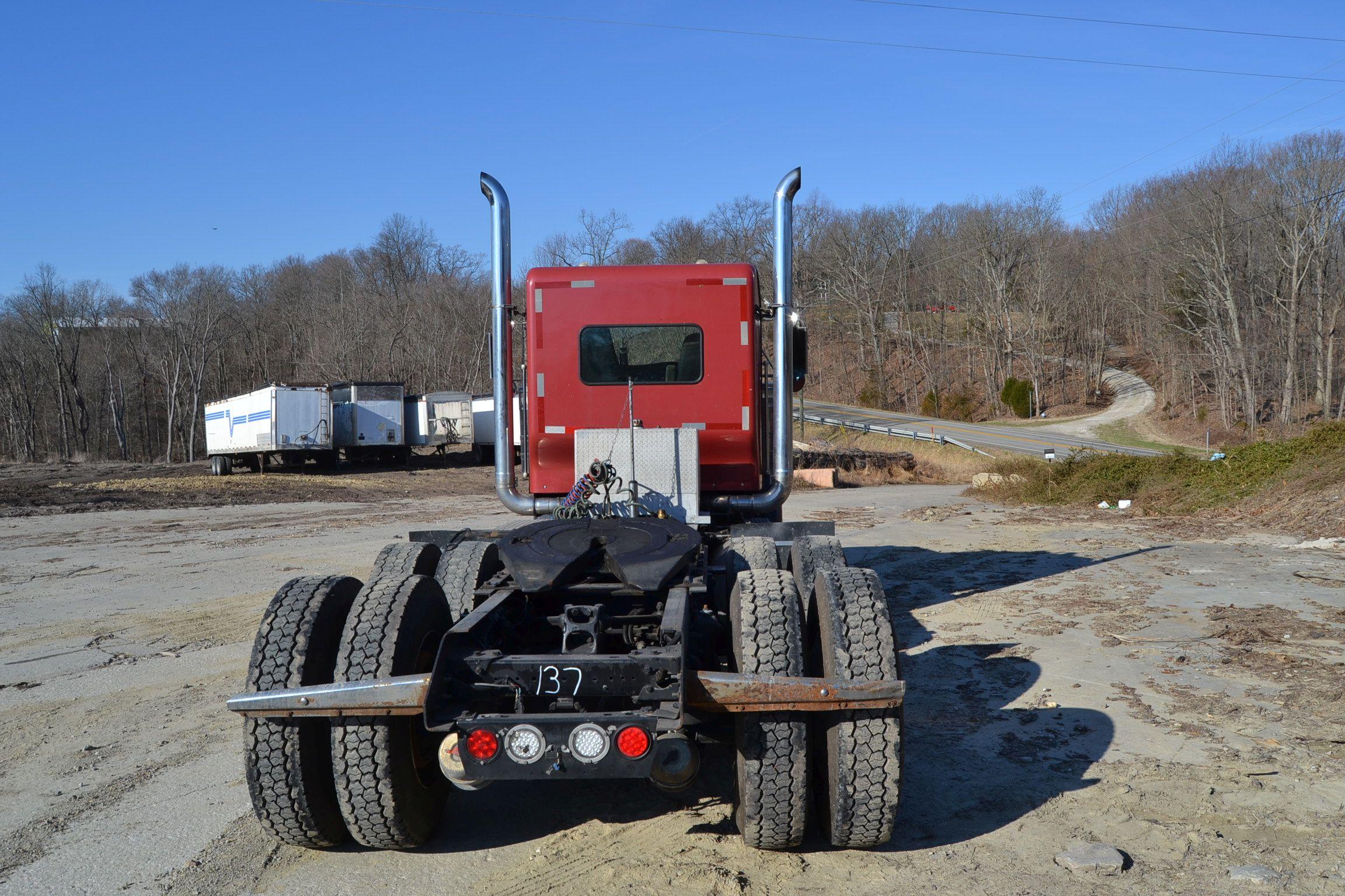 2005 KENWORTH MODEL W900L DAY CAB ROAD TRACTOR W/ 475 HP CAT ENGINE W/ 13 SPEED TRANSMIISSION W/ WET
