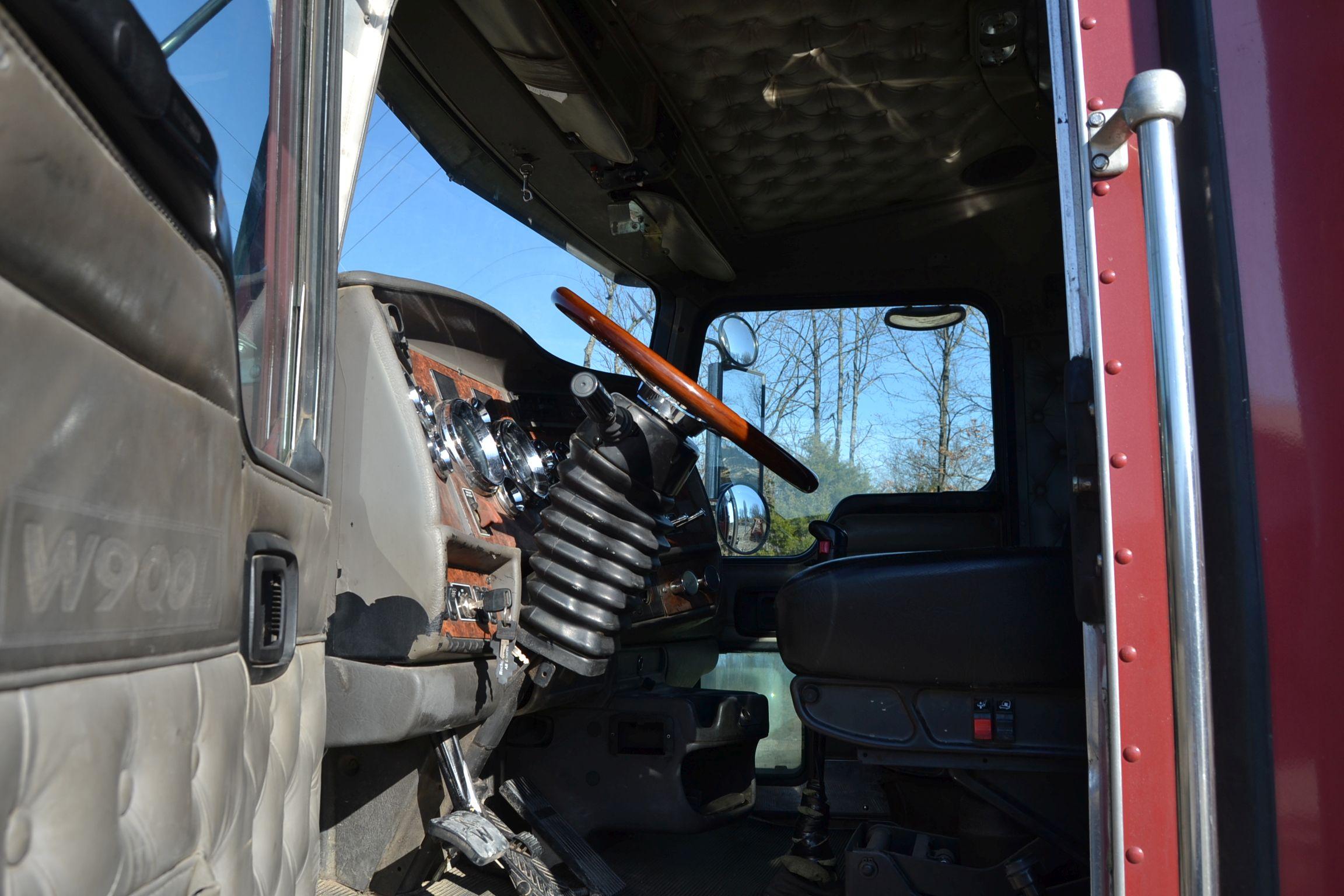 2005 KENWORTH MODEL W900L DAY CAB ROAD TRACTOR W/ 475 HP CAT ENGINE W/ 13 SPEED TRANSMIISSION W/ WET
