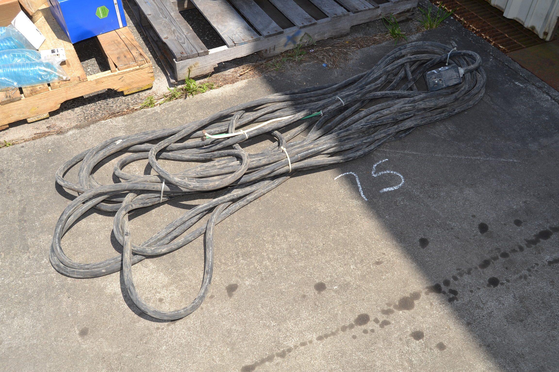 LOT OF HEAVY DUTY EXTENTION CORDS