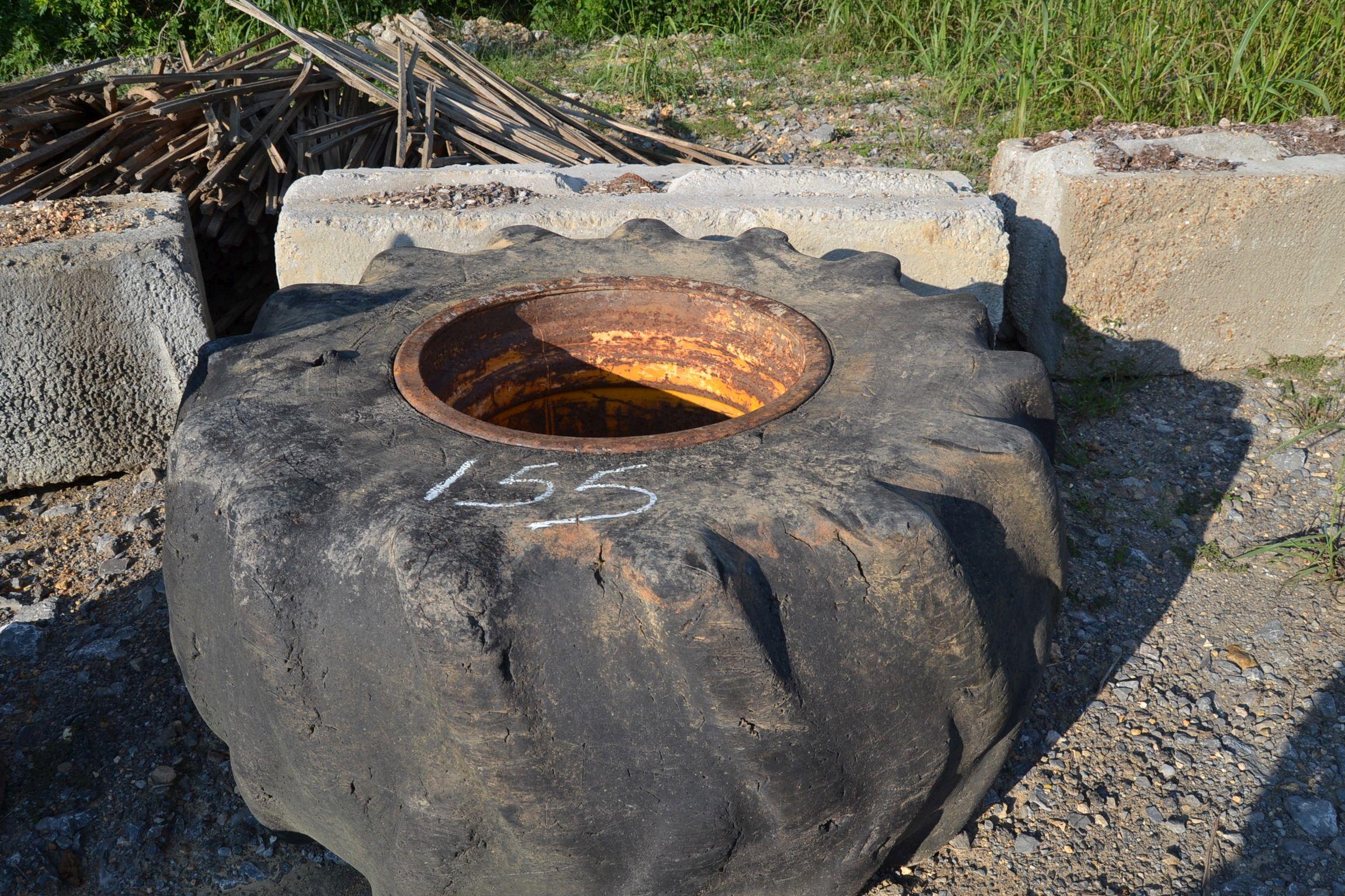 28LX26 TIRES ON CAT WHEEL (BAD TIRE)