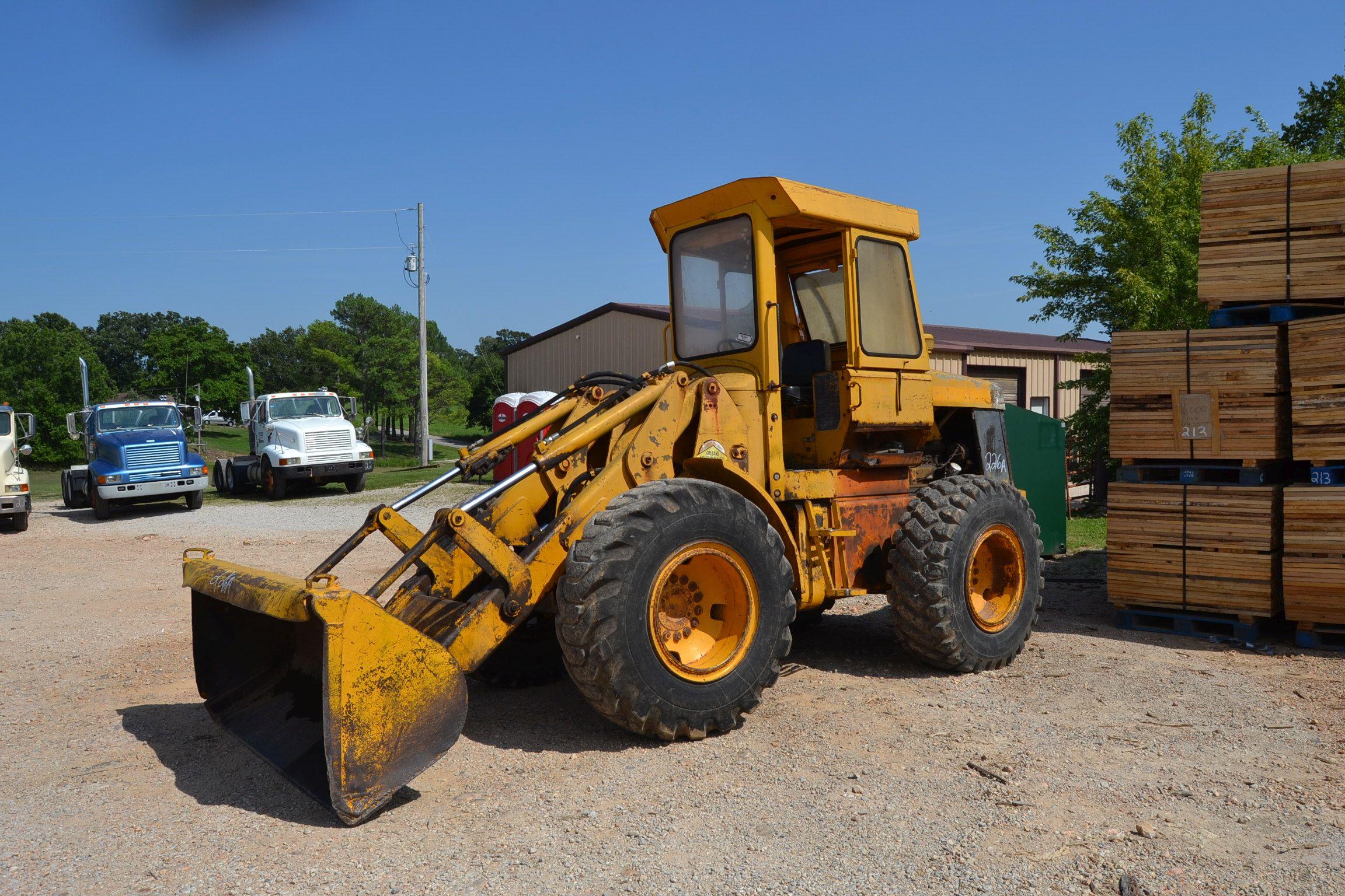 JOHN DEERE 544 ARTICULATING WHEEL LOADER W/ BUCKET W/ DIESEL ENGINE