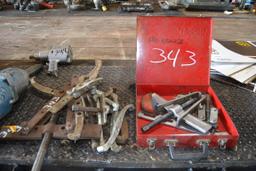 LOT OF DIFFERENT SIZE PULLERS