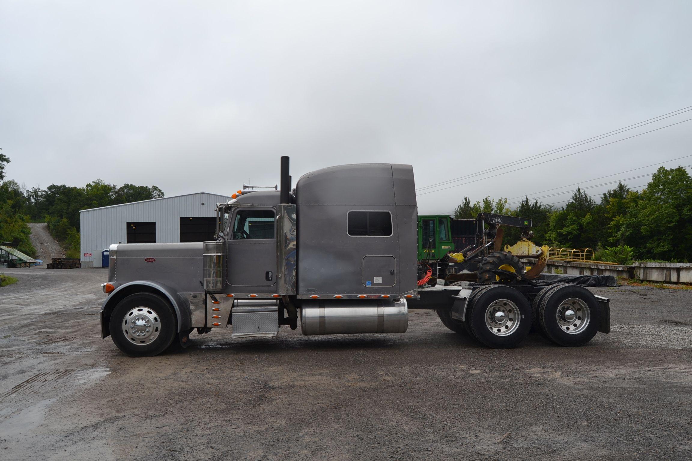 "2006 PETERBUILT 370 EXHD ROAD TRACTOR W/SLEEPER W/C15 CAT ENGINE W/18 SPD TRANS W/AIR RIDE W/NEW 11