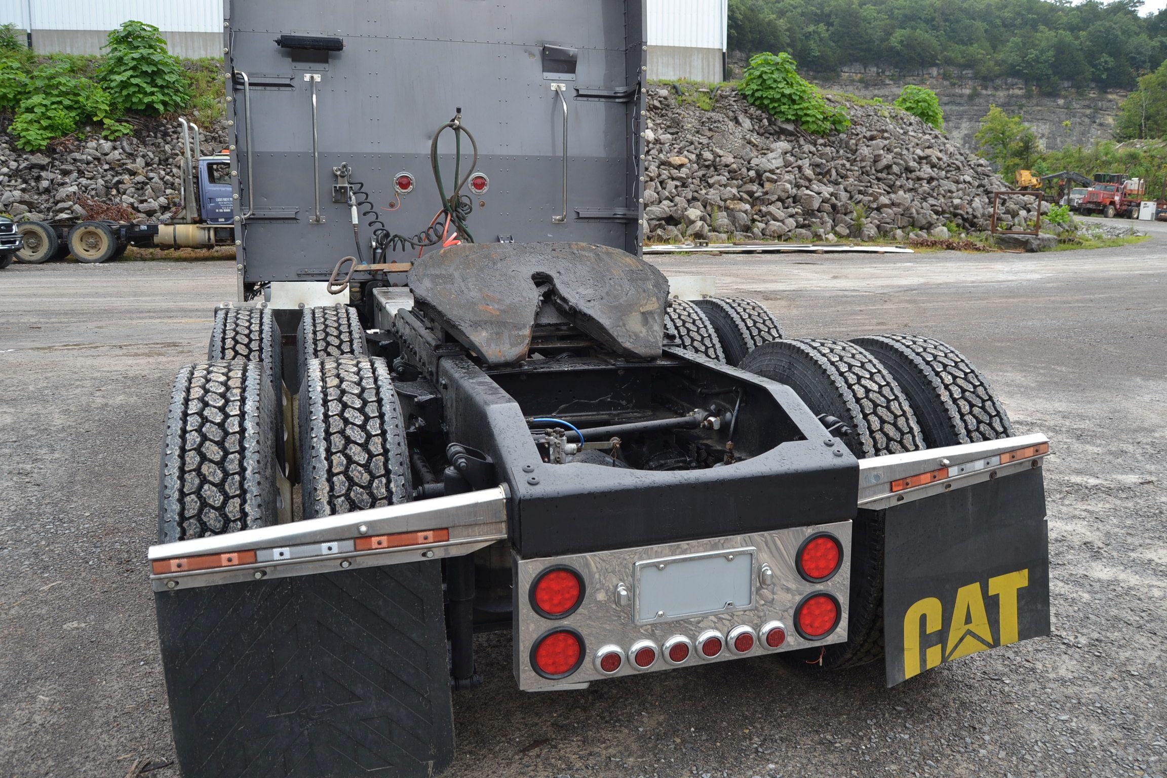 "2006 PETERBUILT 370 EXHD ROAD TRACTOR W/SLEEPER W/C15 CAT ENGINE W/18 SPD TRANS W/AIR RIDE W/NEW 11