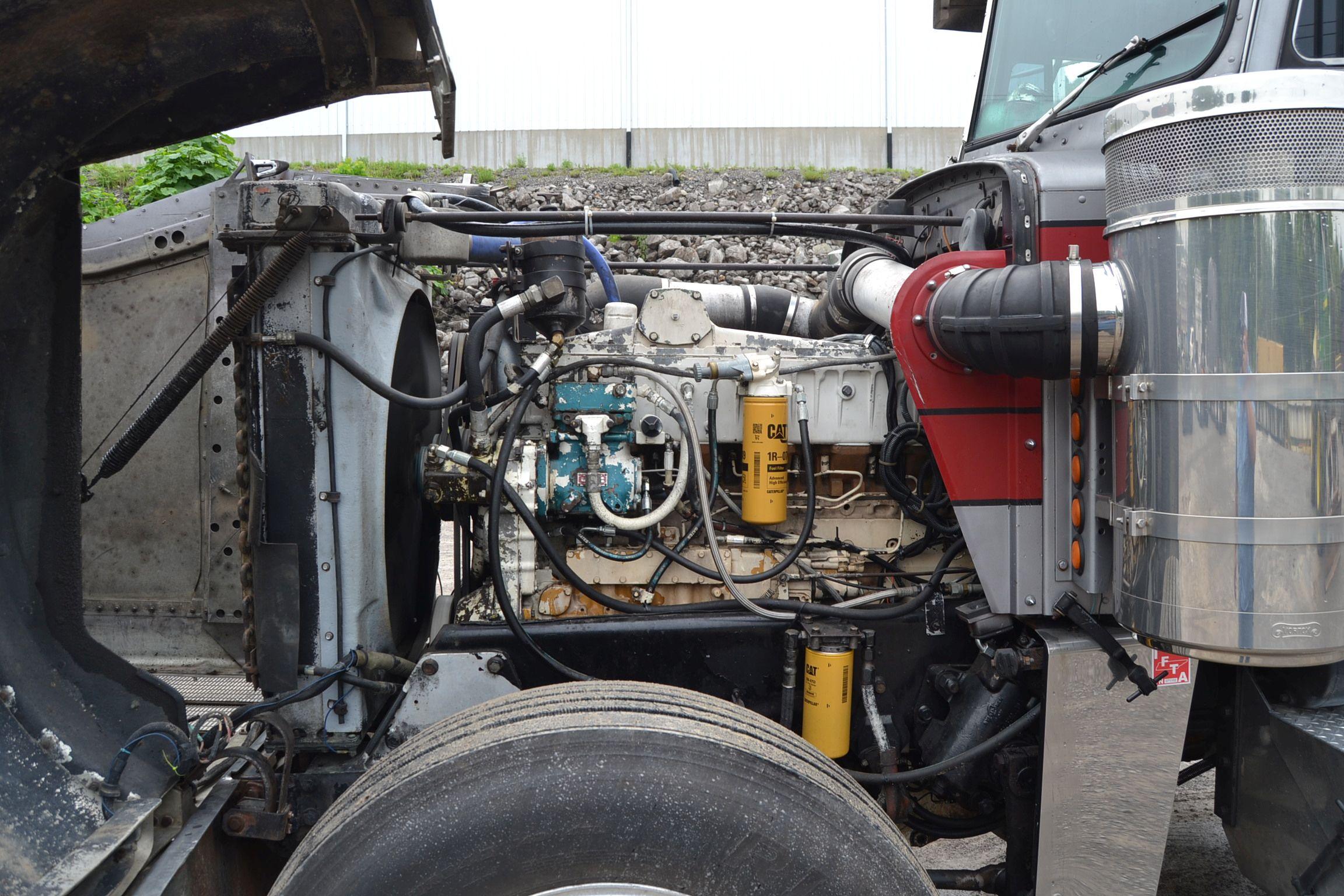"1984 PETERBUILT MODEL 359 ROAD TRACTOR W/SLEEPER W/3406B CAT ENGINE (COMPLETE REBUILD IN  NOV. 2023