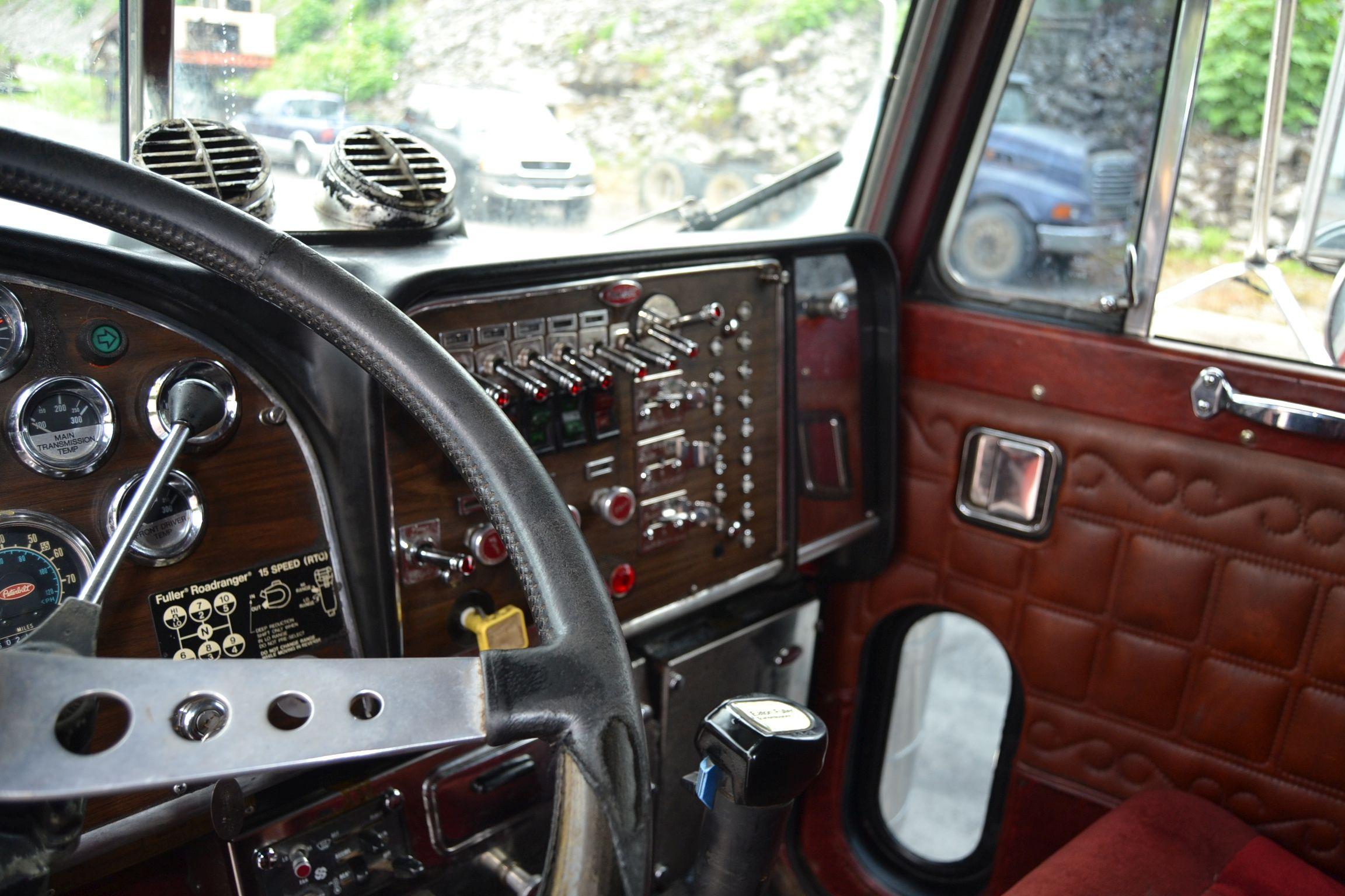 "1984 PETERBUILT MODEL 359 ROAD TRACTOR W/SLEEPER W/3406B CAT ENGINE (COMPLETE REBUILD IN  NOV. 2023