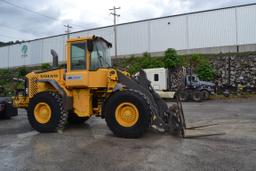 VOLVO L70E ARTICULATING WHEEL LOADER W/ QUICK ATTACH W/ FORKS W/ ENCLOSED CAB W/ 20.5X25 RUB 21,821