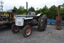 1957 INTERNATIONAL 650 SERIES FARM TRACTOR W/ PROPANE GAS ENGINE