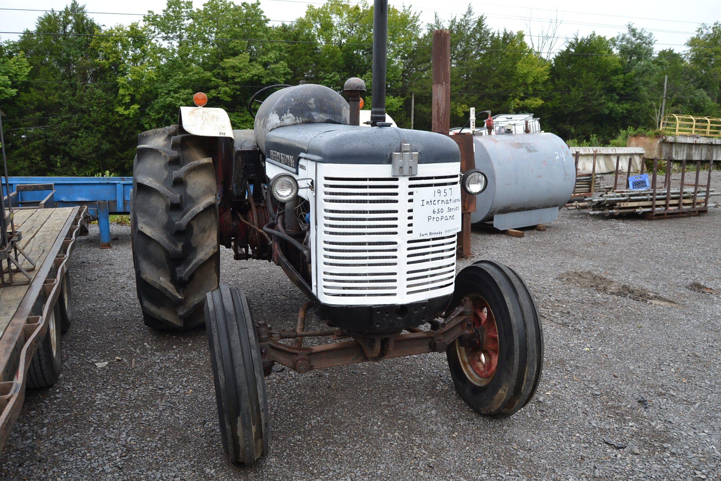 1957 INTERNATIONAL 650 SERIES FARM TRACTOR W/ PROPANE GAS ENGINE