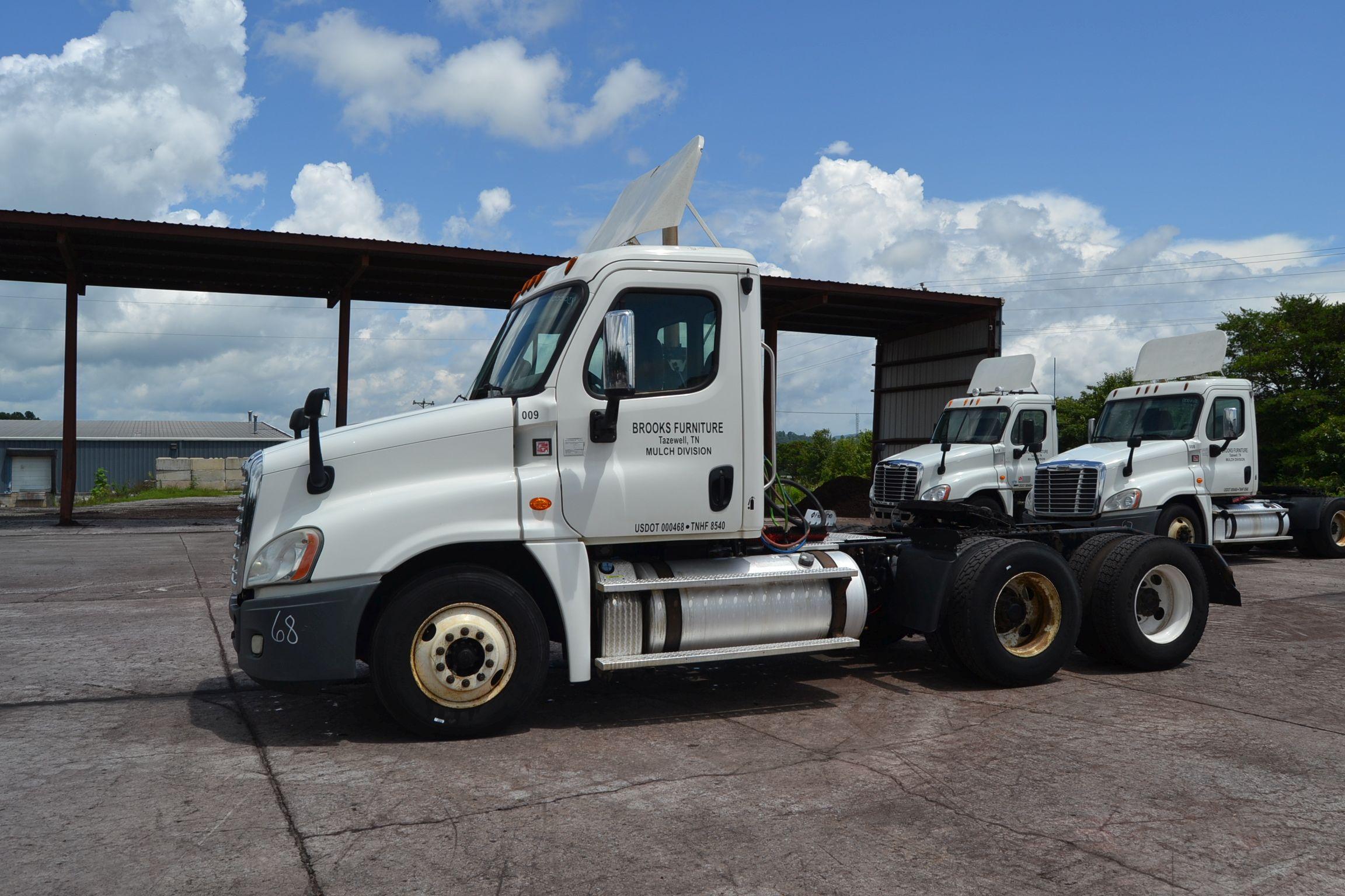 2013 FREIGHTLINER DAY CAB ROAD TRACTOR