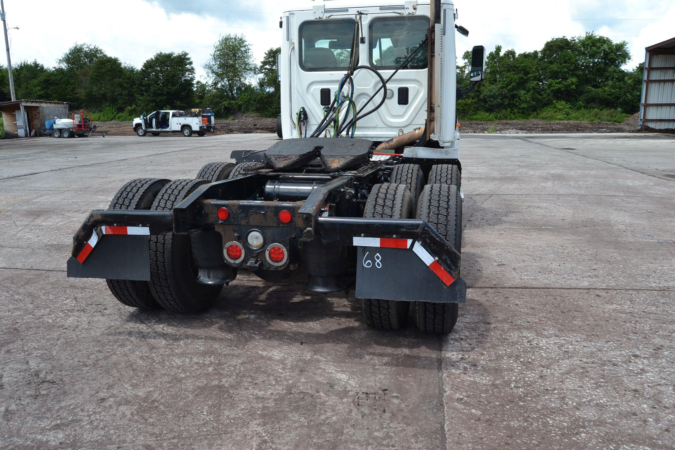 2013 FREIGHTLINER DAY CAB ROAD TRACTOR