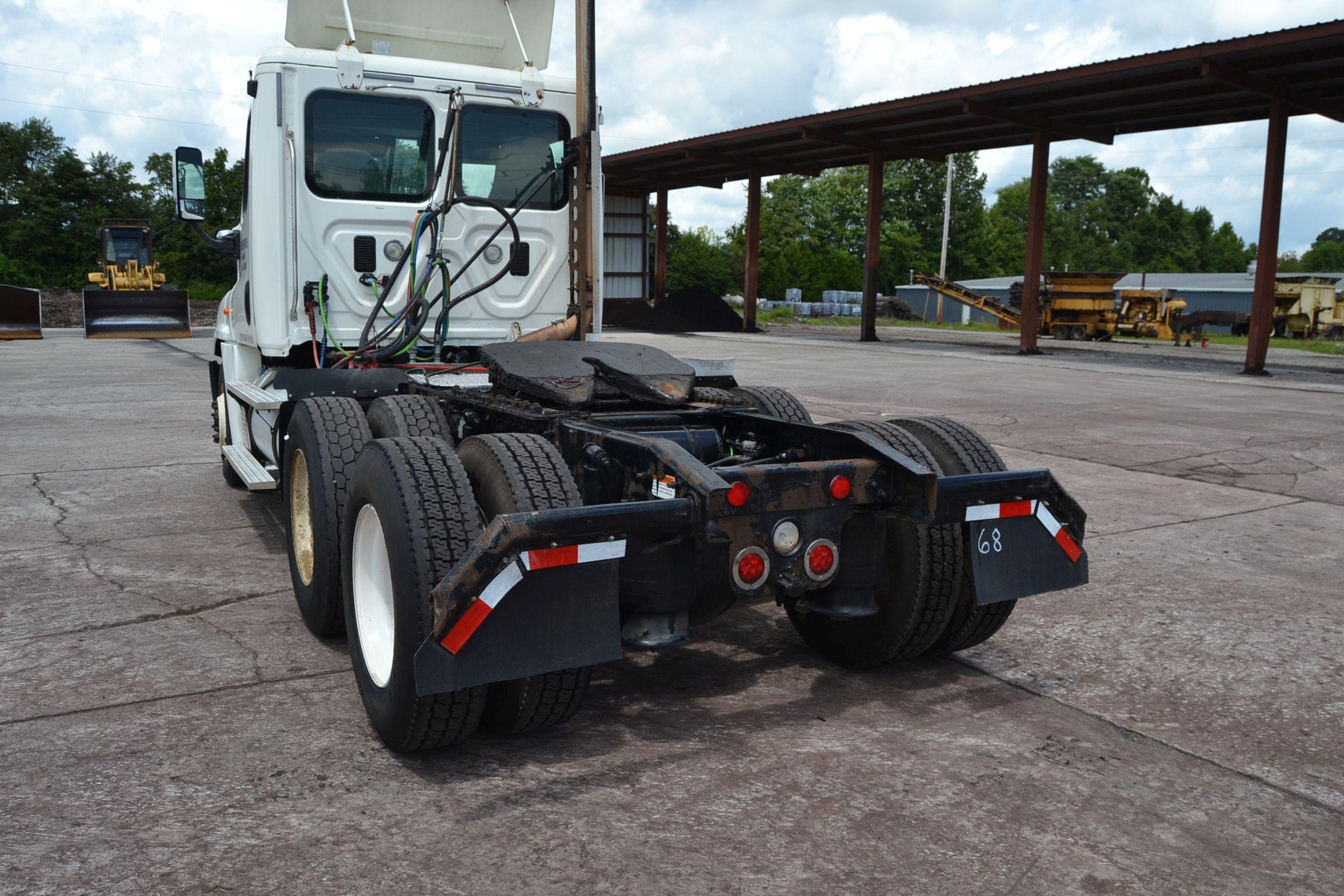 2013 FREIGHTLINER DAY CAB ROAD TRACTOR