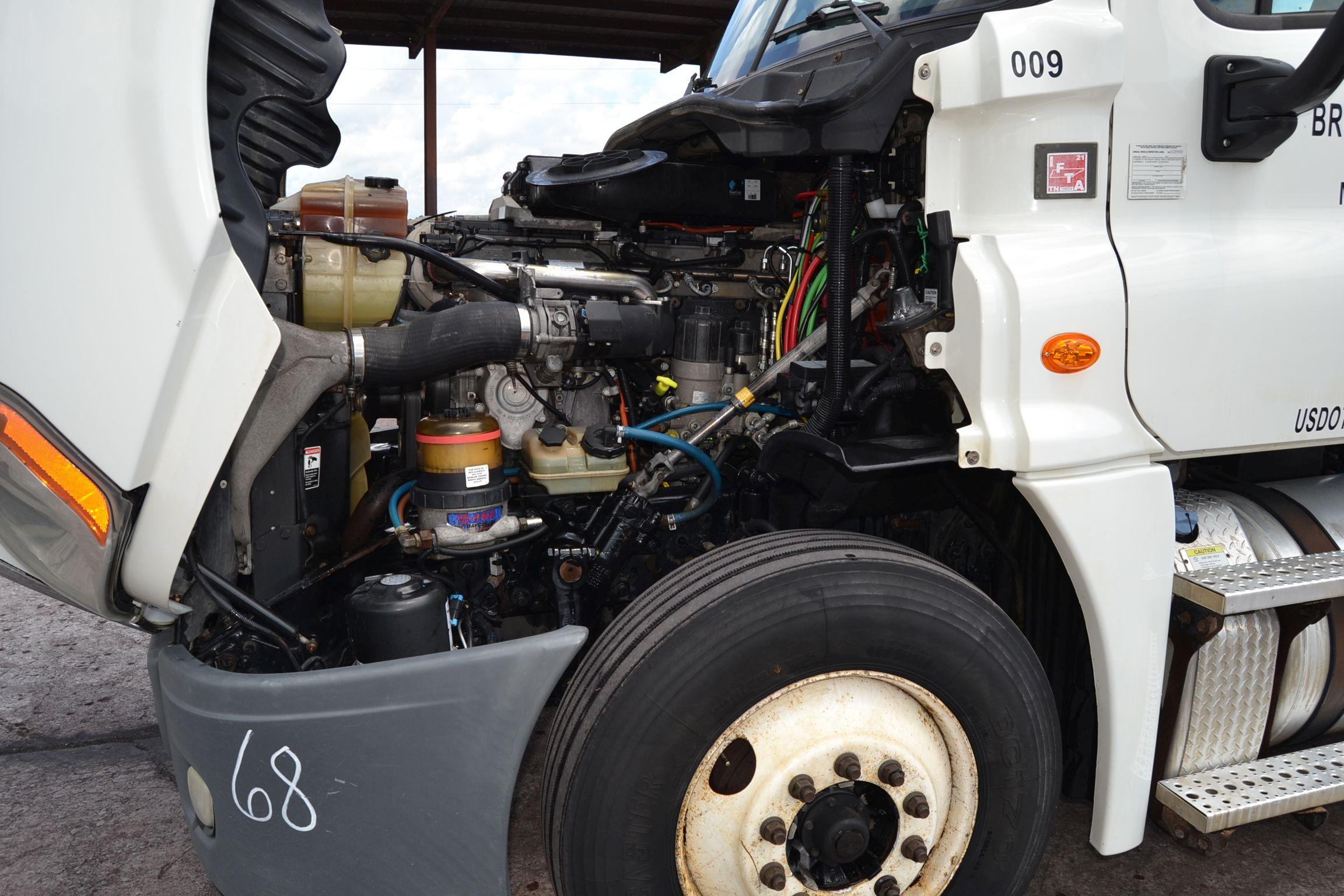 2013 FREIGHTLINER DAY CAB ROAD TRACTOR
