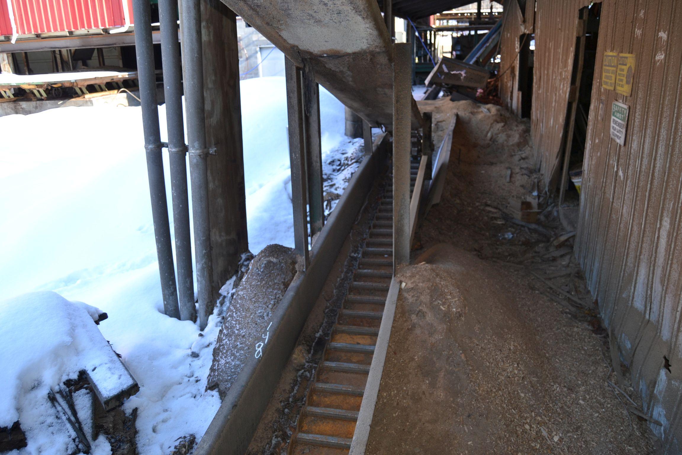 22' ALL STEEL WASTE CONVEYOR W/ 110 LADDER BACK CHAIN W/ DRIVE COME FROM UNDER CHIPPER