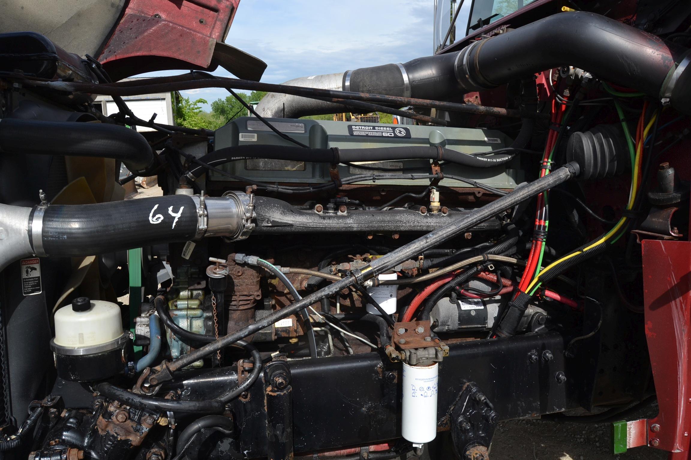 2005 FREIGHTLINER CLASSIC XL DAY CAB ROAD TRACTOR W/ DETROIT 14 LITER ENGINE W/10SPD TRANS W/ ALUM W