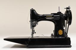 Singer Featherweight Sewing Machine In Case