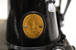 Singer Featherweight Sewing Machine In Case