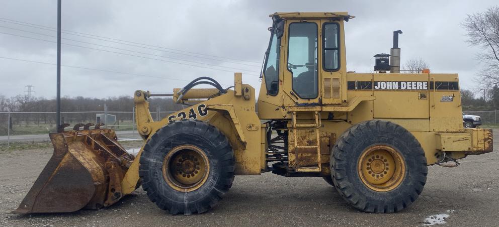 1995 John Deere 624G Loader