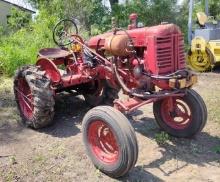 International Harvester 130 Tractor