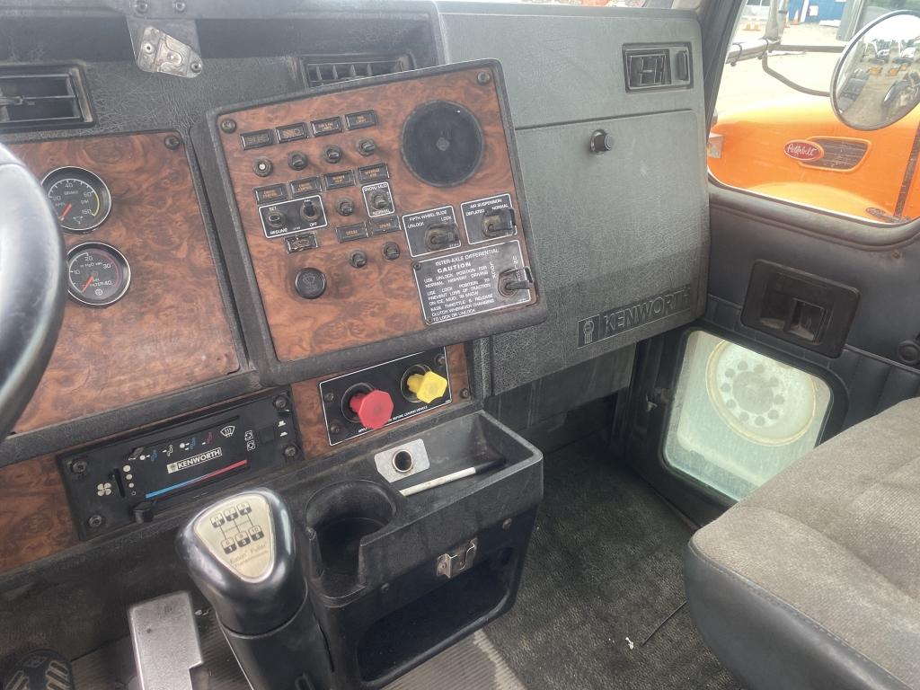Kenworth T800 Semi