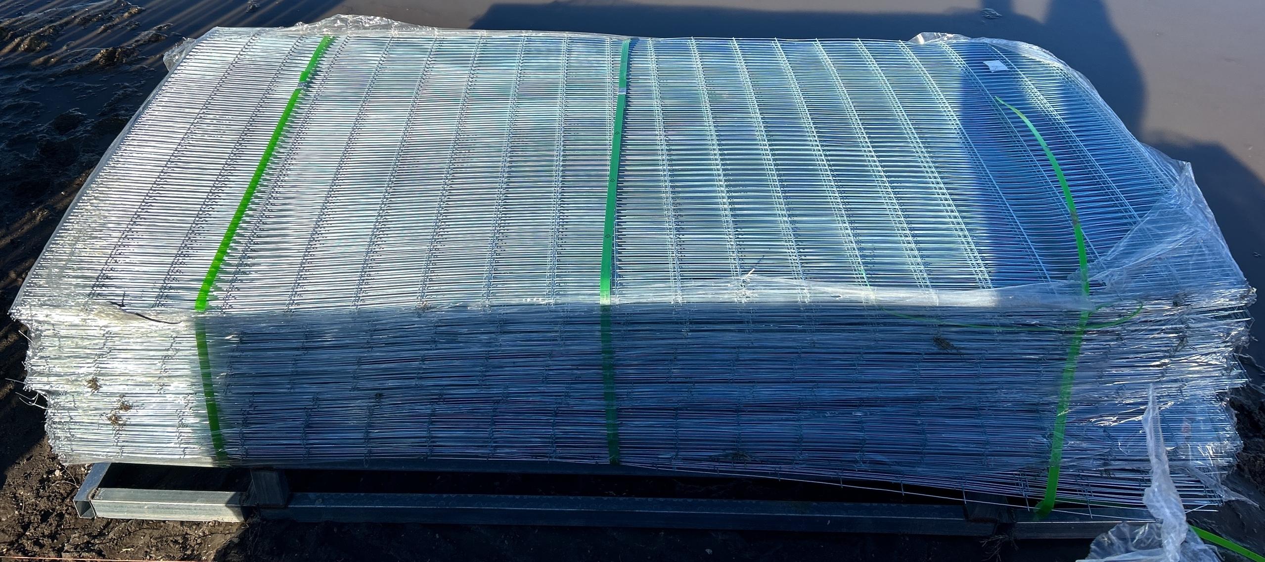 HYGE 40"x79" Galvanized Fence Mesh Sheets