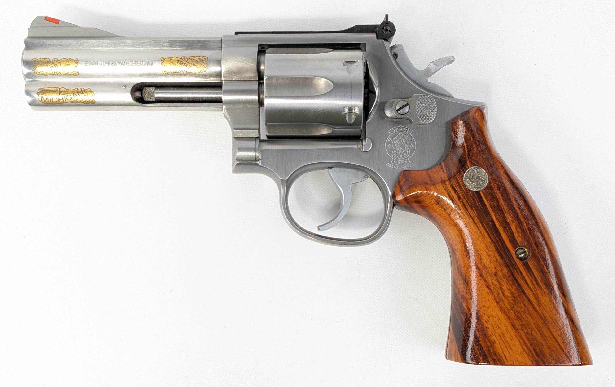 Smith & Wesson Michigan Law Enforcement 100th Anni 686-1 .357 Mag Revolver w/ Display