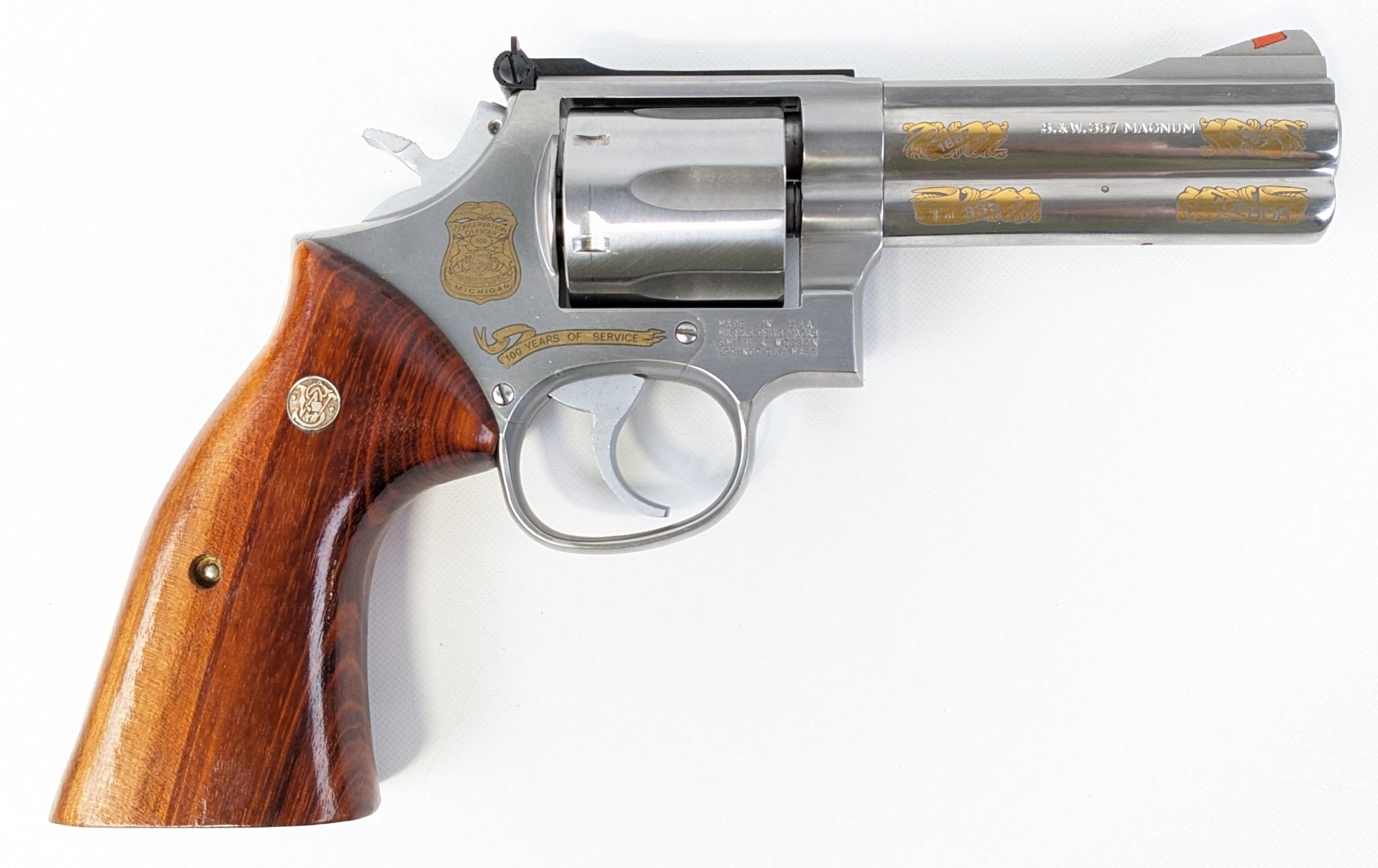 Smith & Wesson Michigan Law Enforcement 100th Anni 686-1 .357 Mag Revolver w/ Display