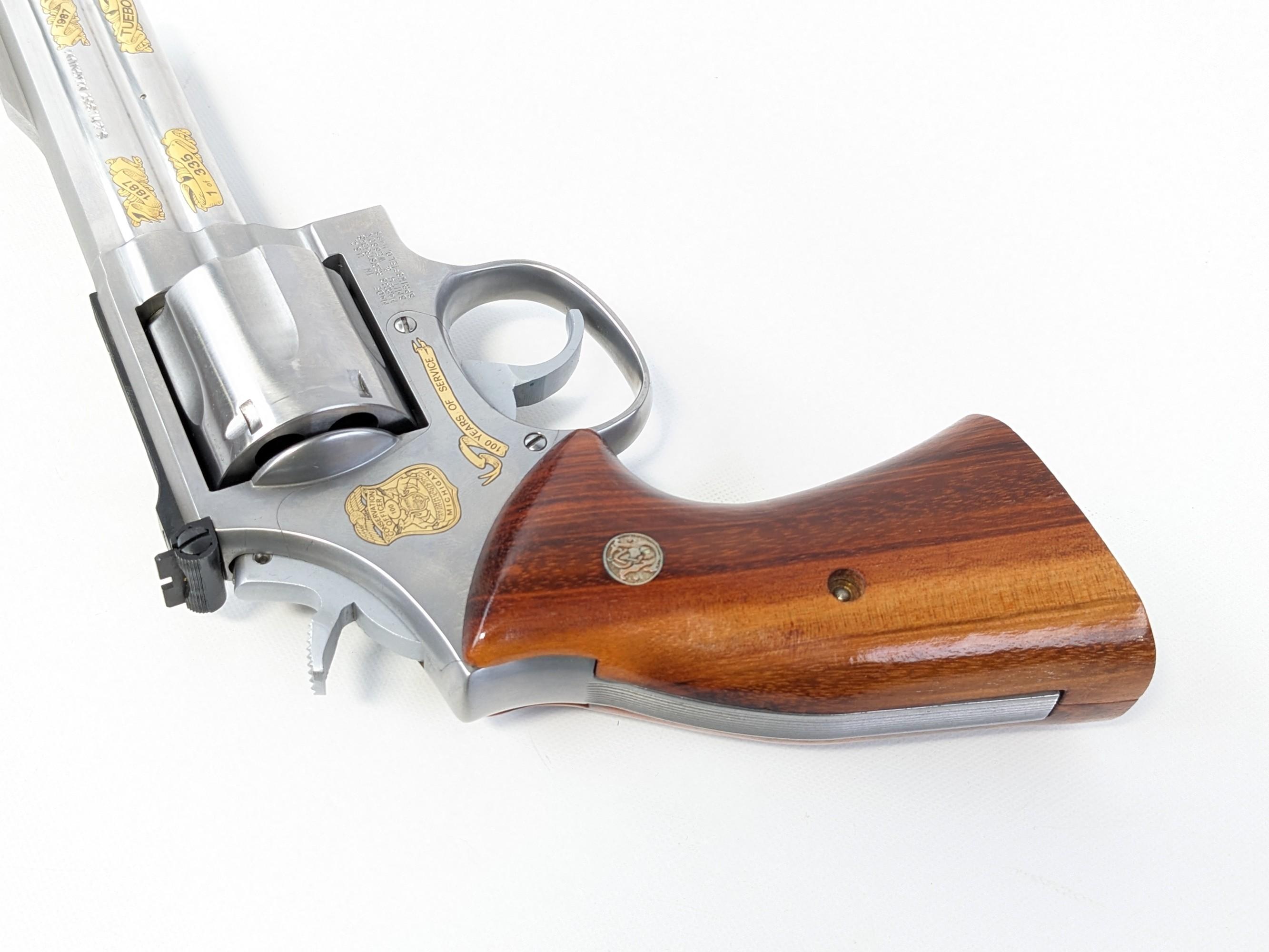 Smith & Wesson Michigan Law Enforcement 100th Anni 686-1 .357 Mag Revolver w/ Display