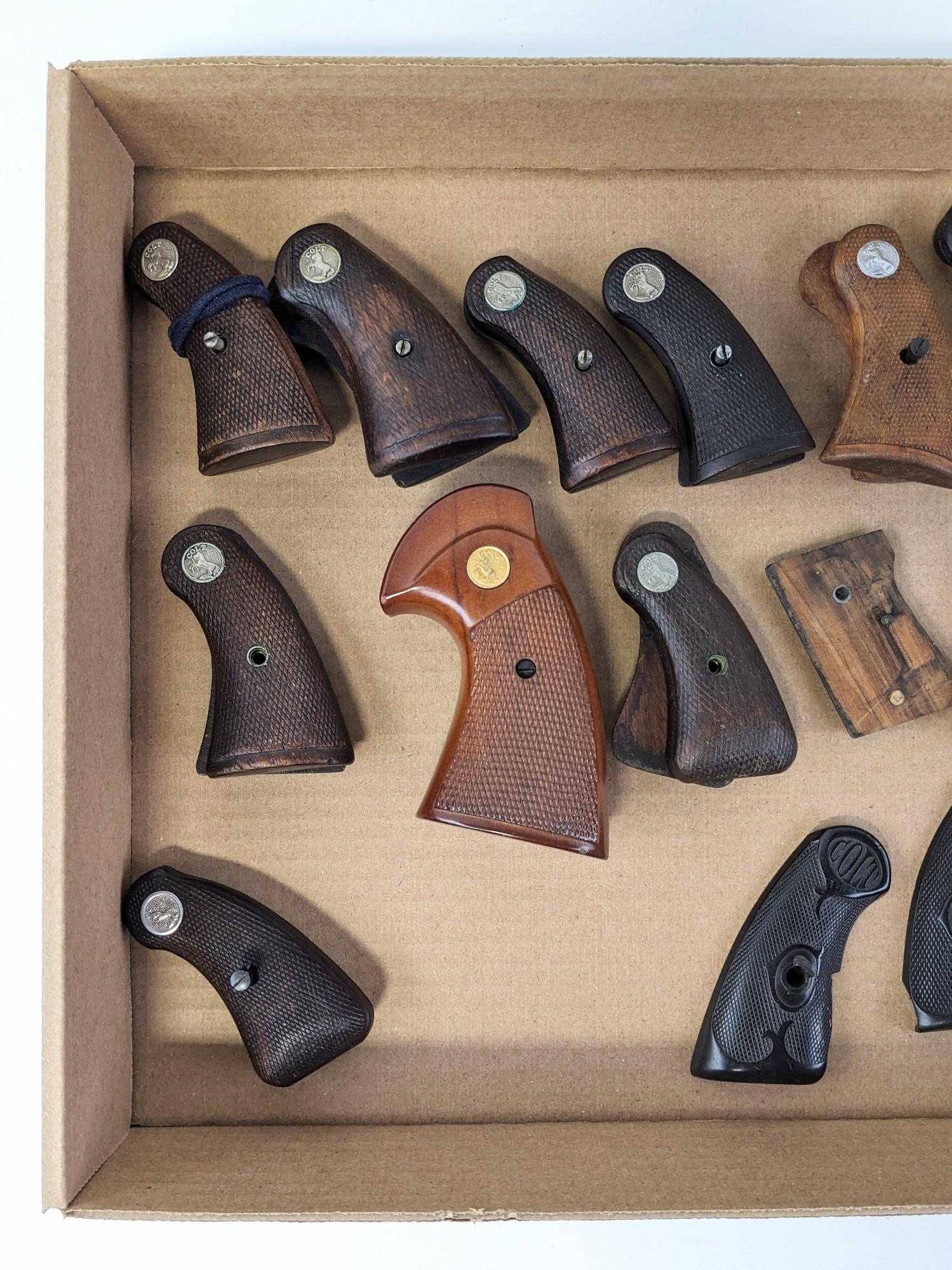 Vtg Colt Revolver Checkered Wood & Hardened Rubber Grips