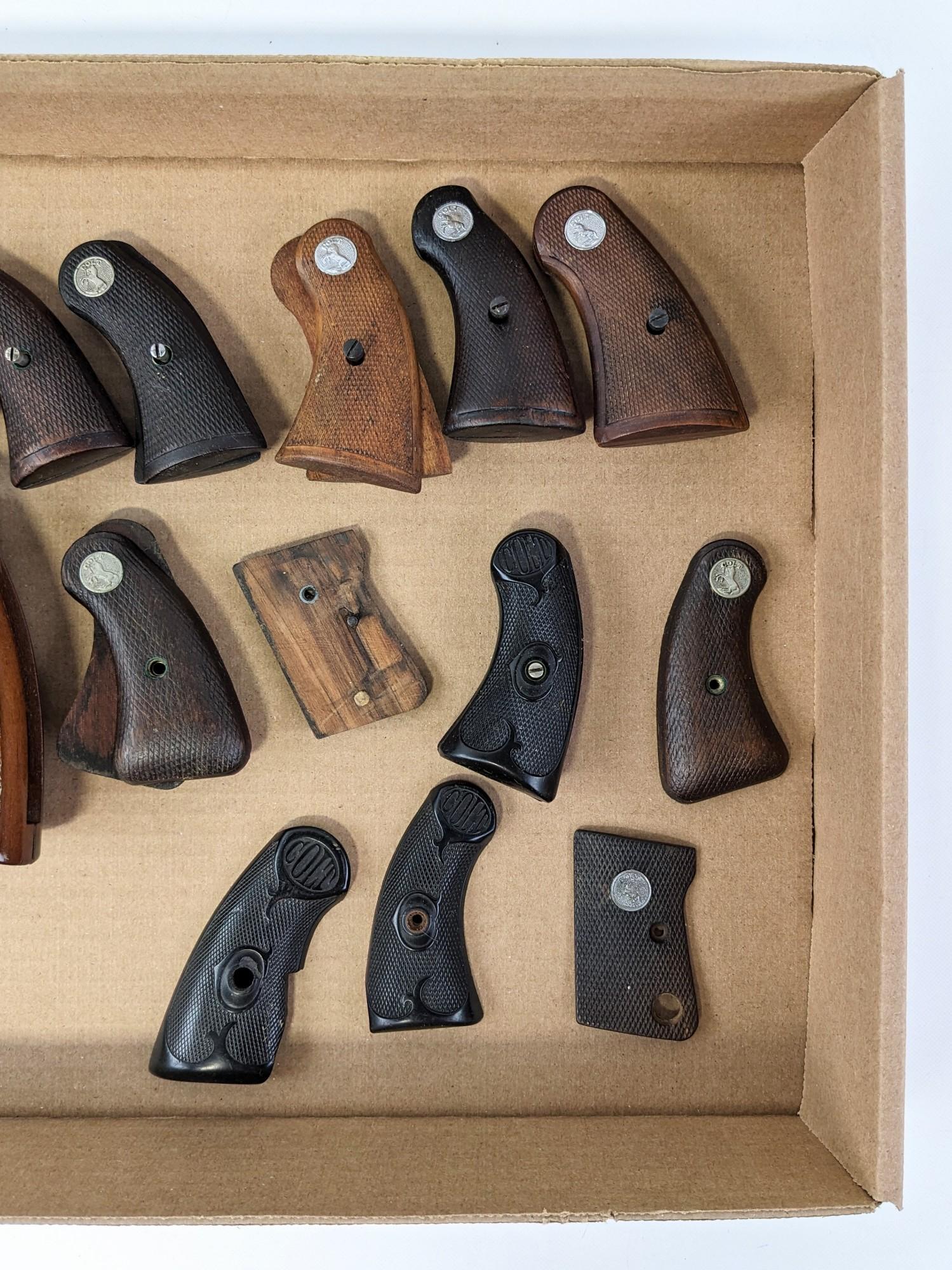 Vtg Colt Revolver Checkered Wood & Hardened Rubber Grips