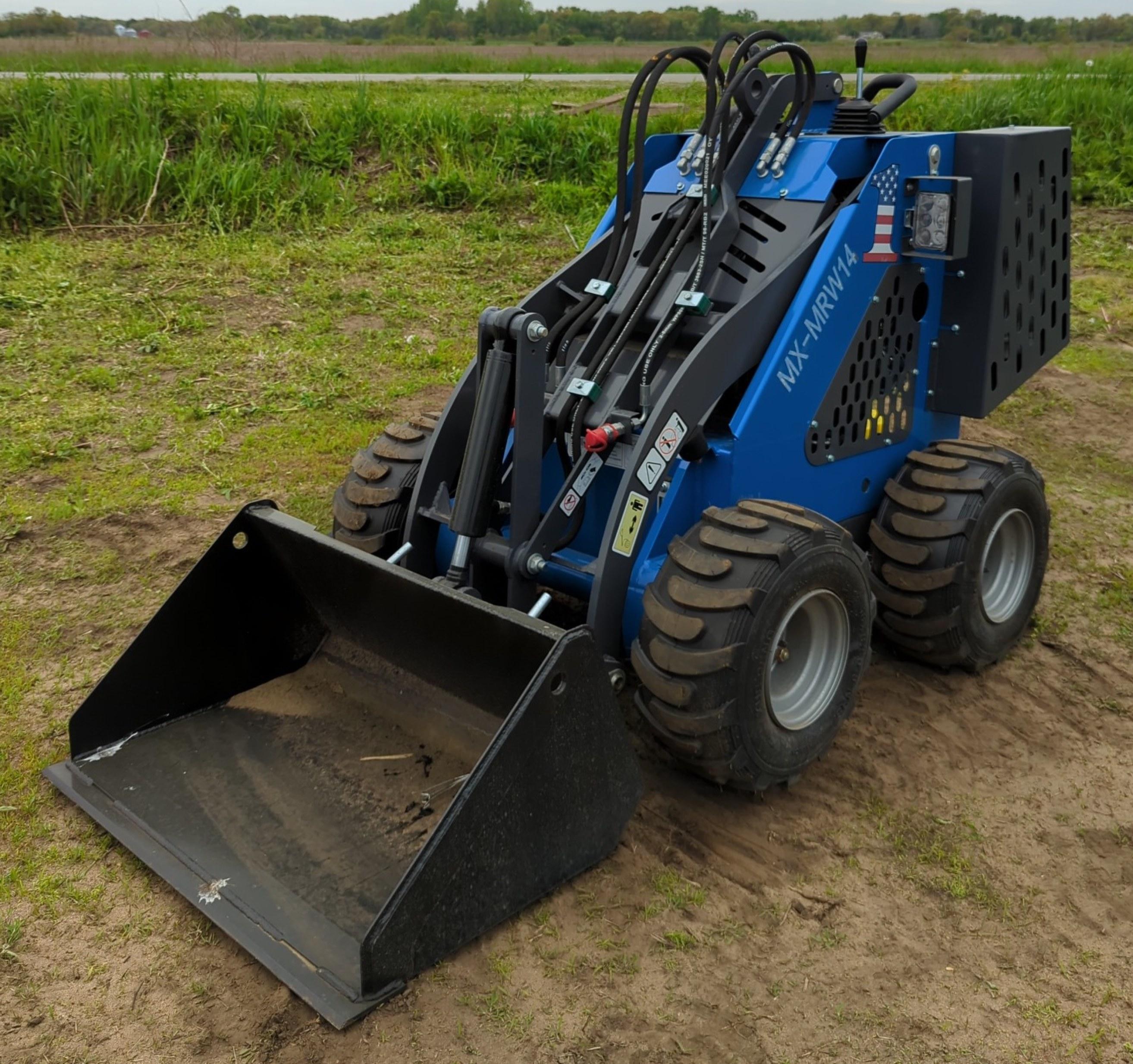 2025 AGT Mini Skid Steer Loader w/ 31.5"W Bucket