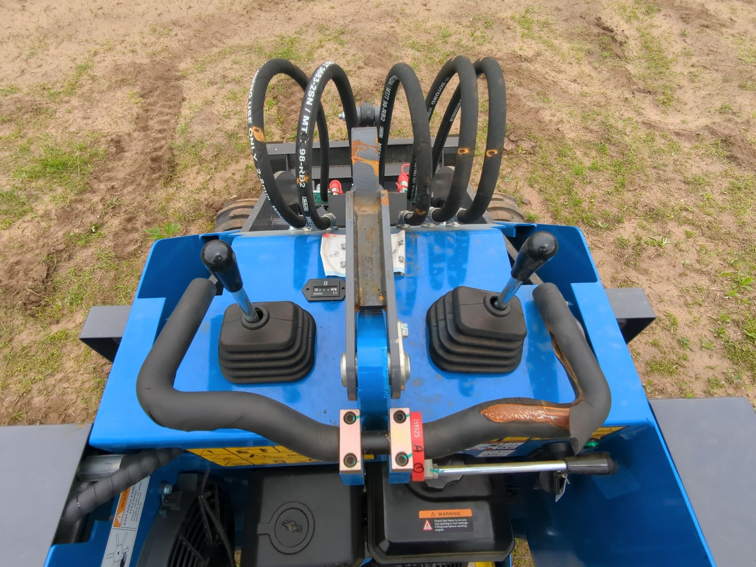 2025 AGT Mini Skid Steer Loader w/ 31.5"W Bucket
